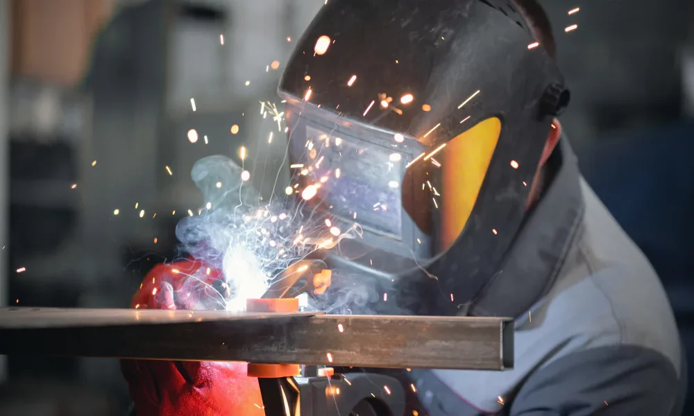 welding helmet protecting from arc and uv