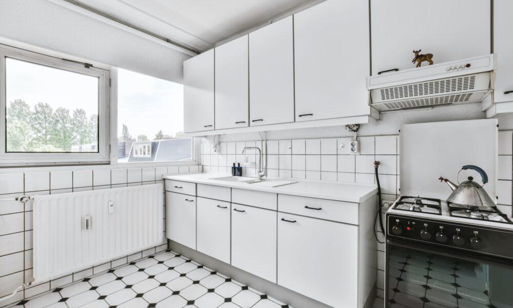 Beautiful kitchen area with hanging cabinet